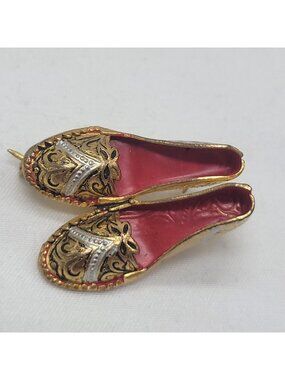 Vtg Damascene Brooch Pin Miniature Gold Tone & Red High Heel Shoes C Clasp